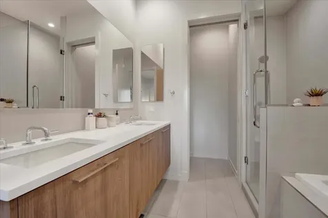 2773 North Hampden Court Chicago IL 60614