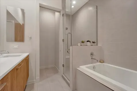 2773 North Hampden Court Chicago IL 60614