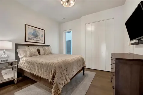 2773 North Hampden Court Chicago IL 60614