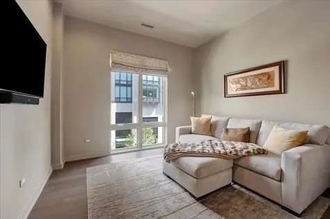 2773 North Hampden Court Chicago IL 60614