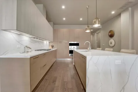 2773 North Hampden Court Chicago IL 60614