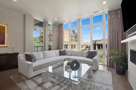 2773 North Hampden Court Chicago IL 60614