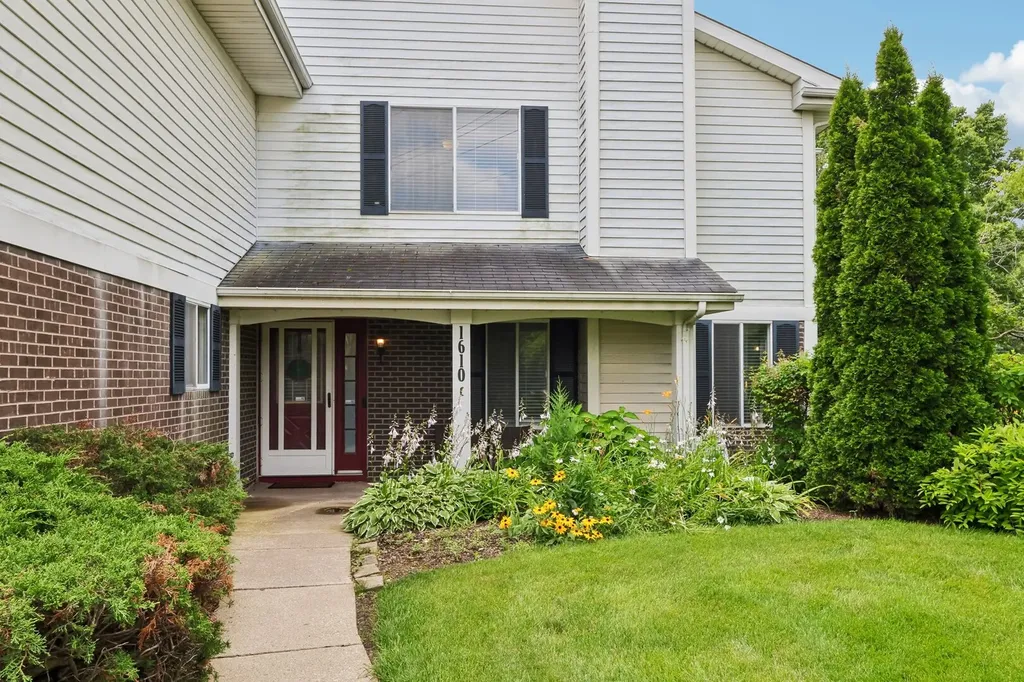 1610 Durham Court Darien IL 60561
