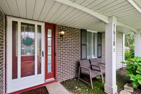 1610 Durham Court Darien IL 60561