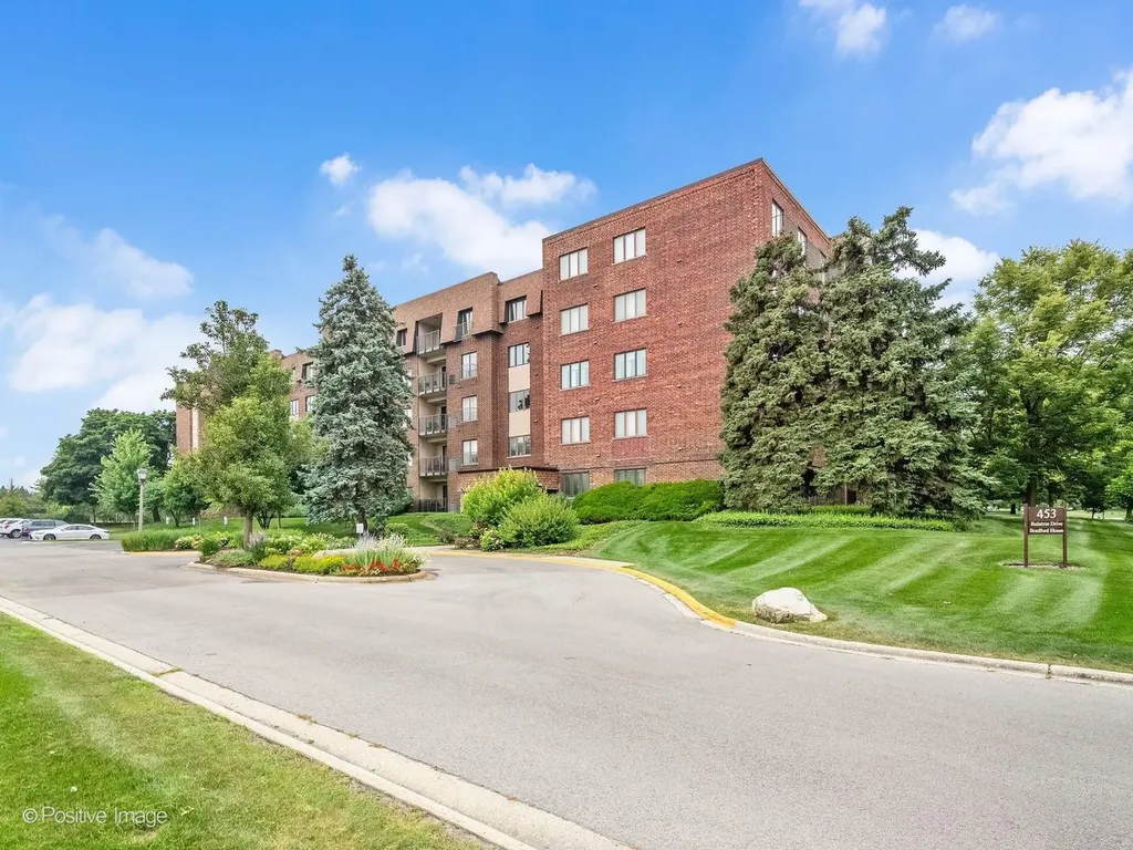 453 Raintree Drive Glen Ellyn IL 60137