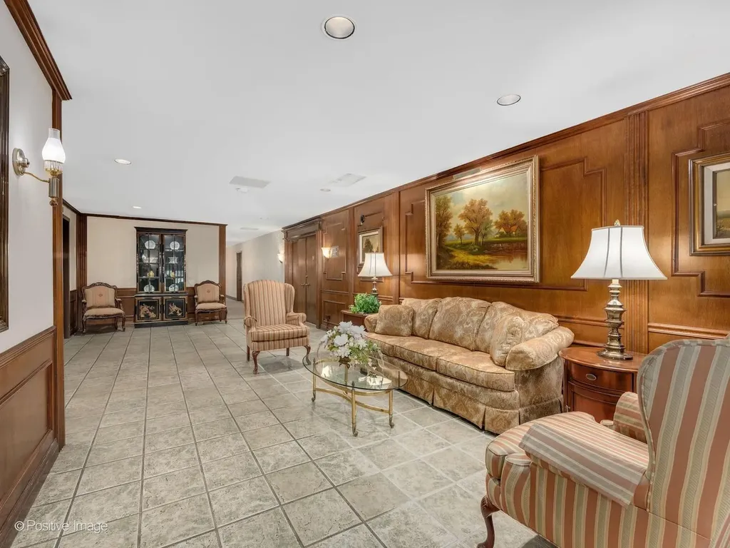 453 Raintree Drive Glen Ellyn IL 60137