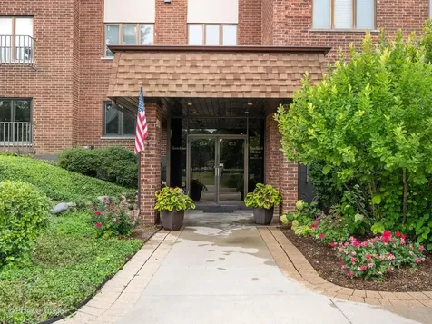 453 Raintree Drive Glen Ellyn IL 60137