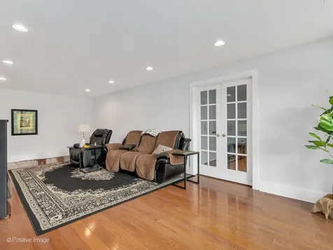 453 Raintree Drive Glen Ellyn IL 60137