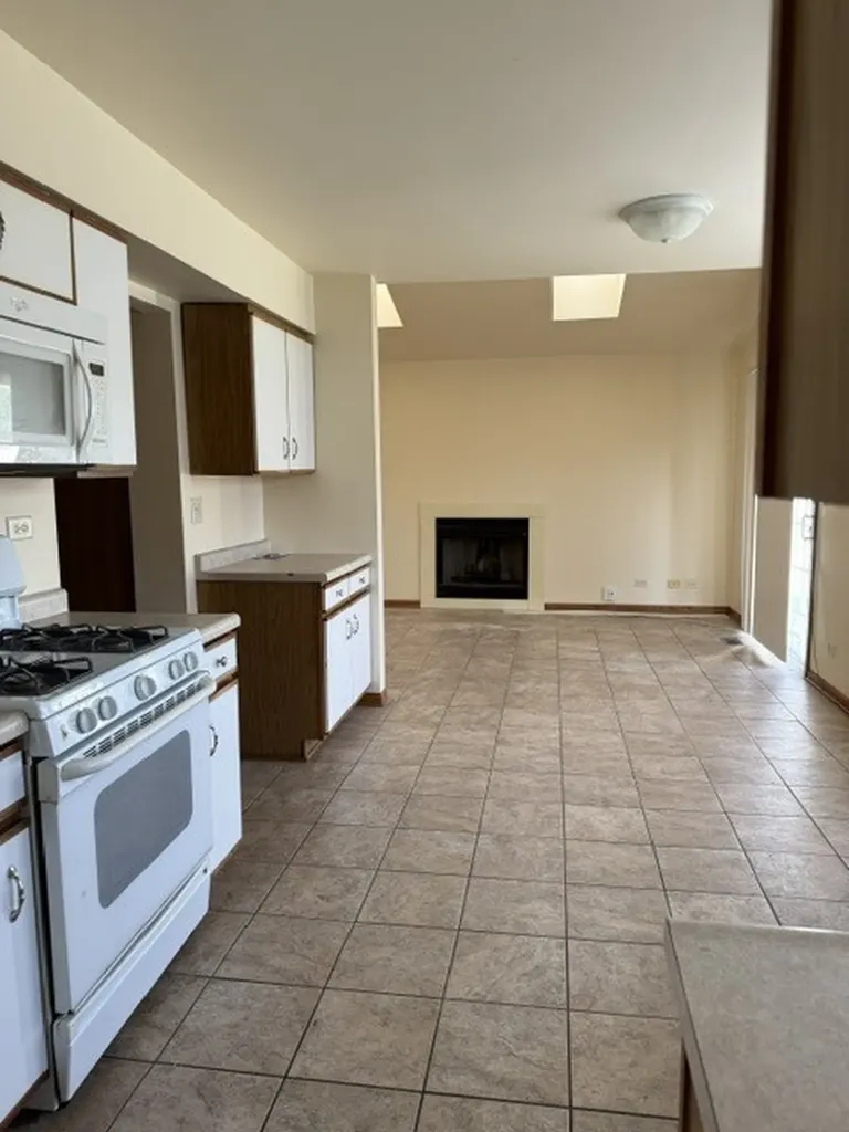 1260 Trinity Drive Carol Stream IL 60188
