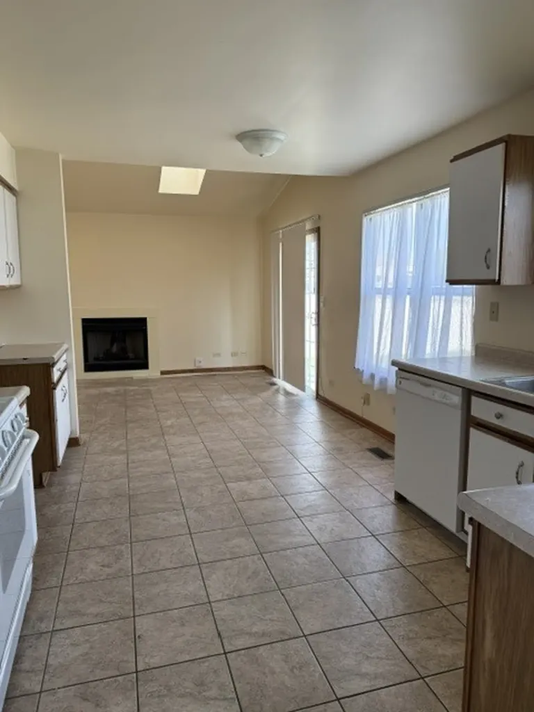 1260 Trinity Drive Carol Stream IL 60188