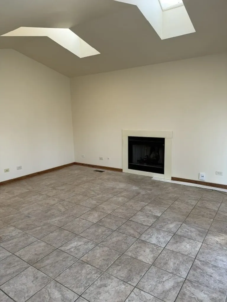1260 Trinity Drive Carol Stream IL 60188