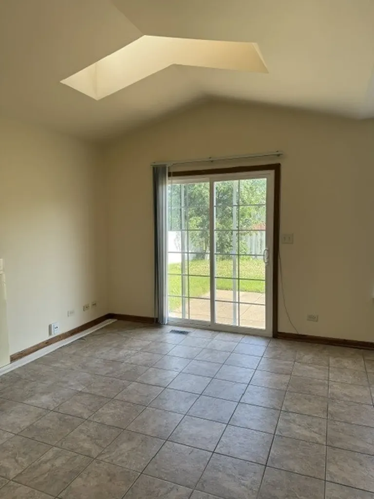 1260 Trinity Drive Carol Stream IL 60188