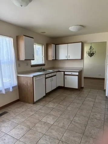 1260 Trinity Drive Carol Stream IL 60188