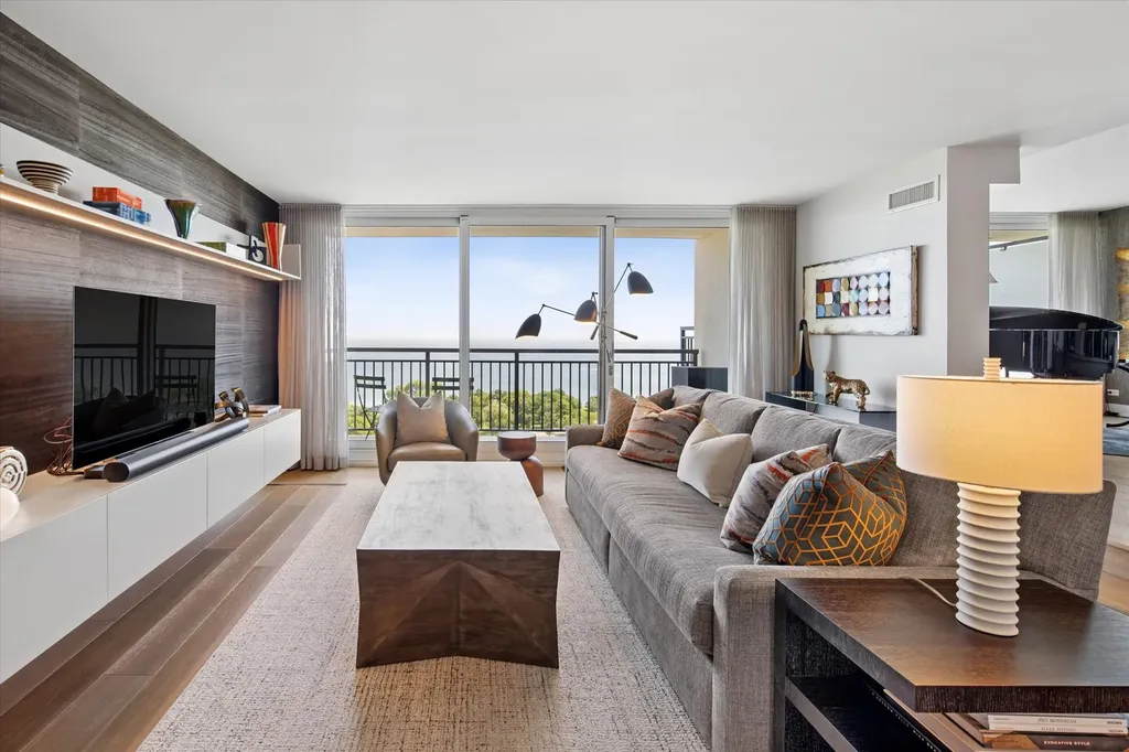 3470 North Lake Shore Drive Chicago IL 60657