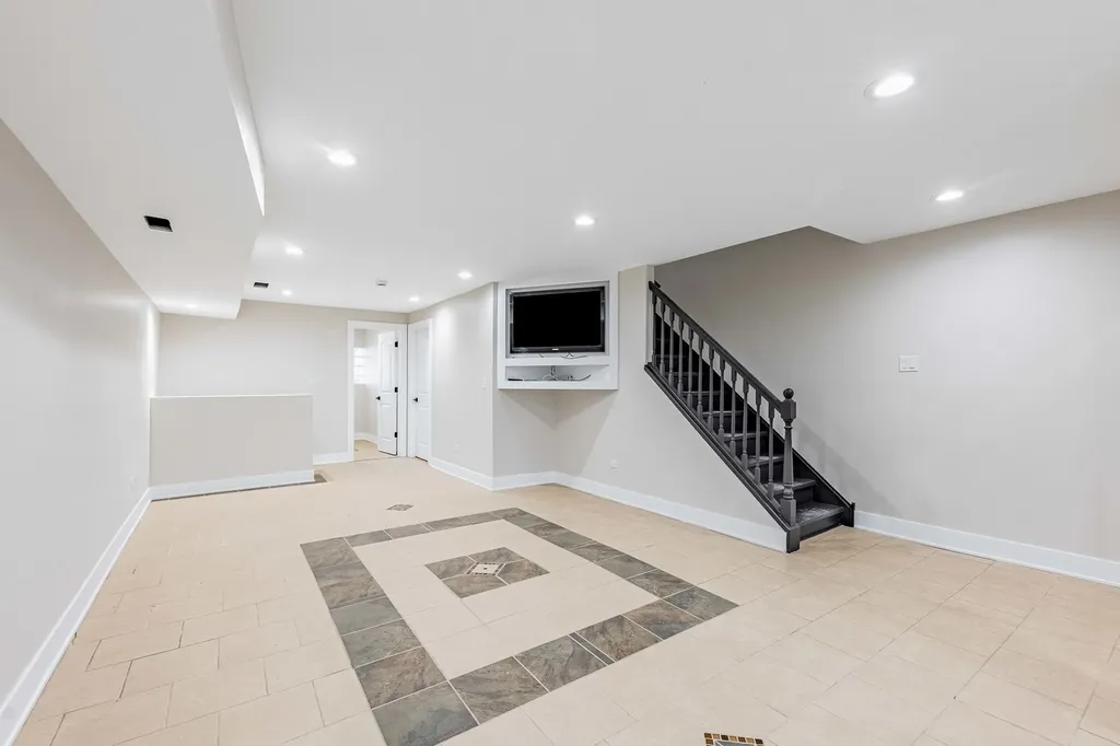 921 North Lorel Avenue Chicago IL 60651