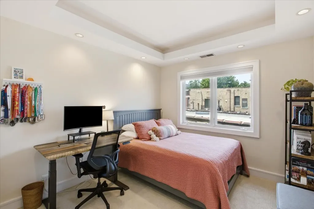 2627 North Sheffield Avenue Chicago IL 60614