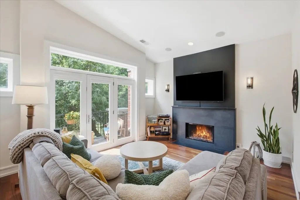2627 North Sheffield Avenue Chicago IL 60614