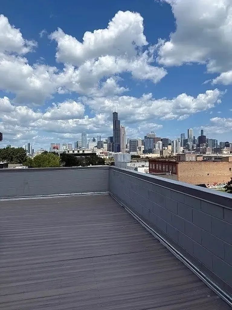 556 West 18th Street Chicago IL 60616