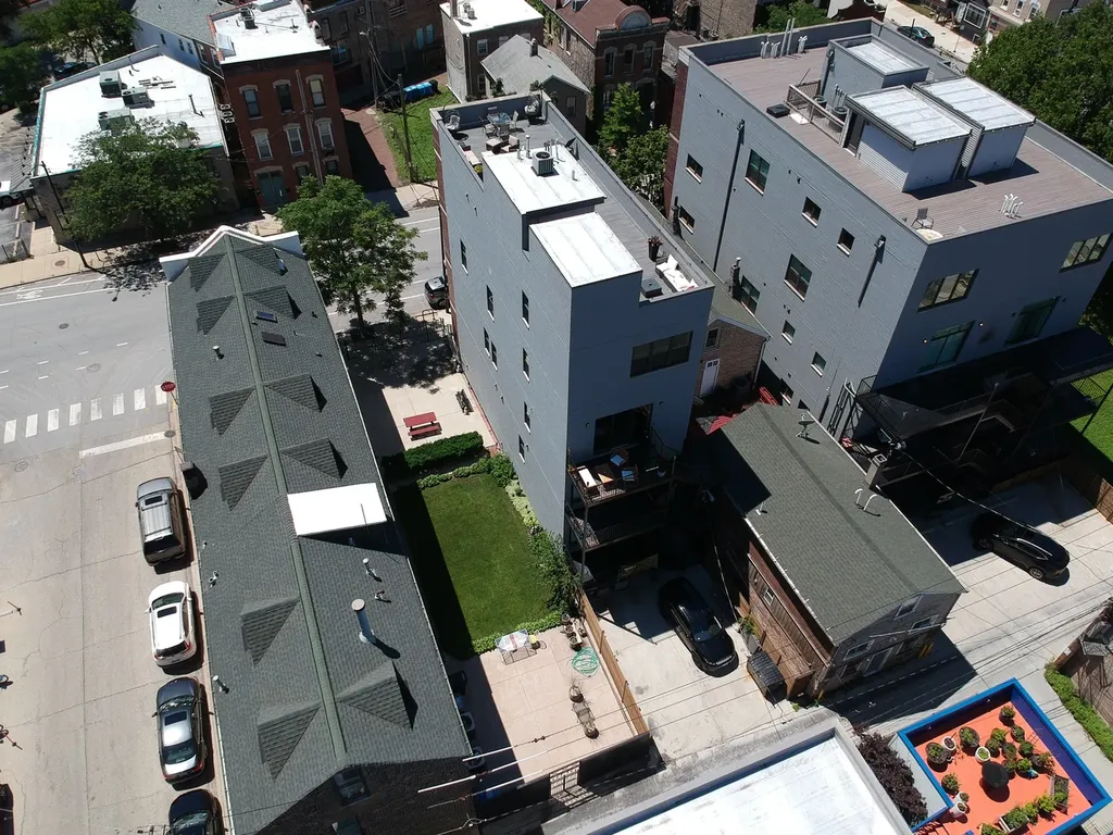 556 West 18th Street Chicago IL 60616