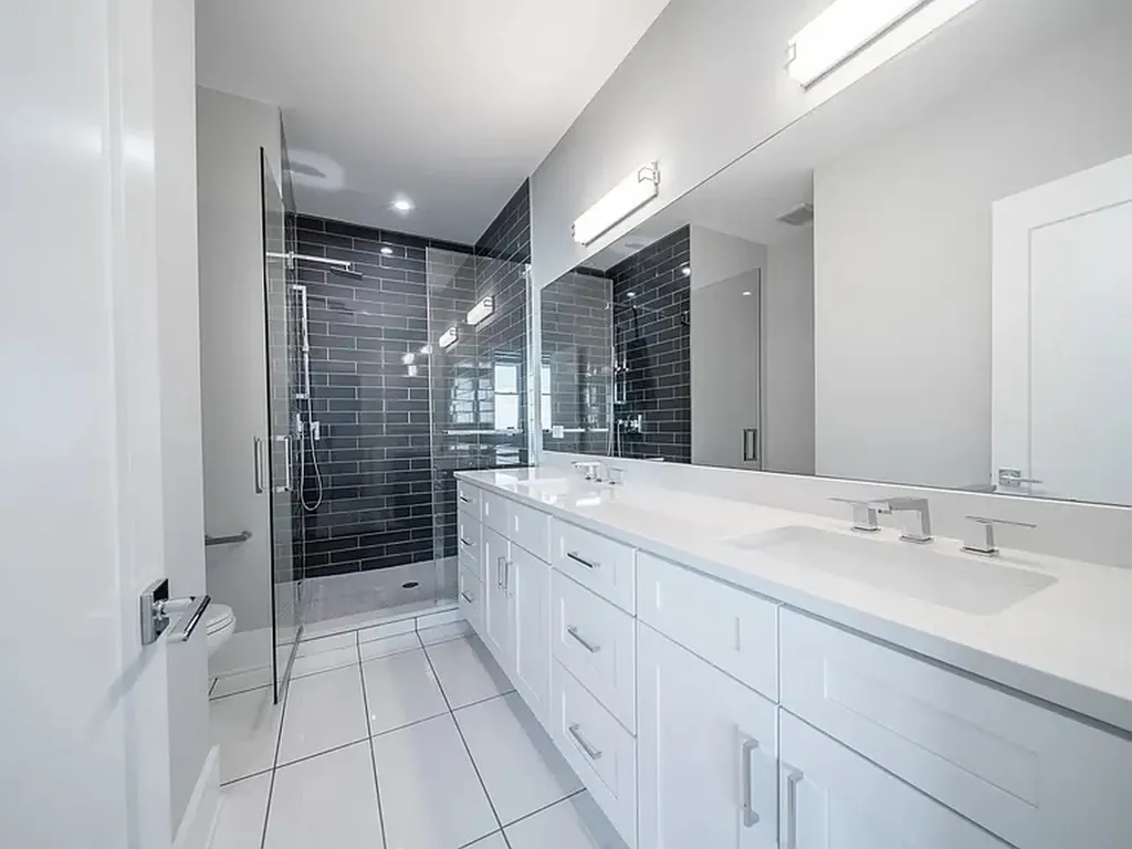 556 West 18th Street Chicago IL 60616