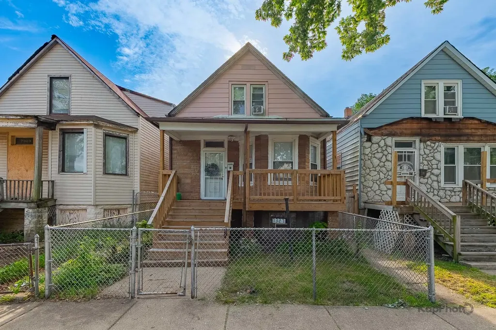 7327 South Carpenter Street Chicago IL 60621