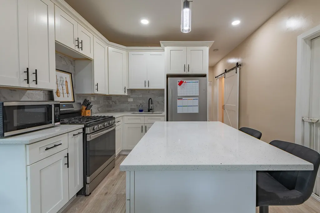 7327 South Carpenter Street Chicago IL 60621