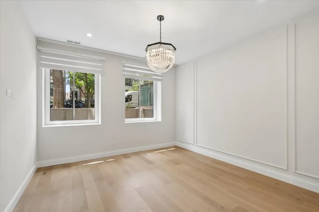 3739 North Clifton Avenue Chicago IL 60613