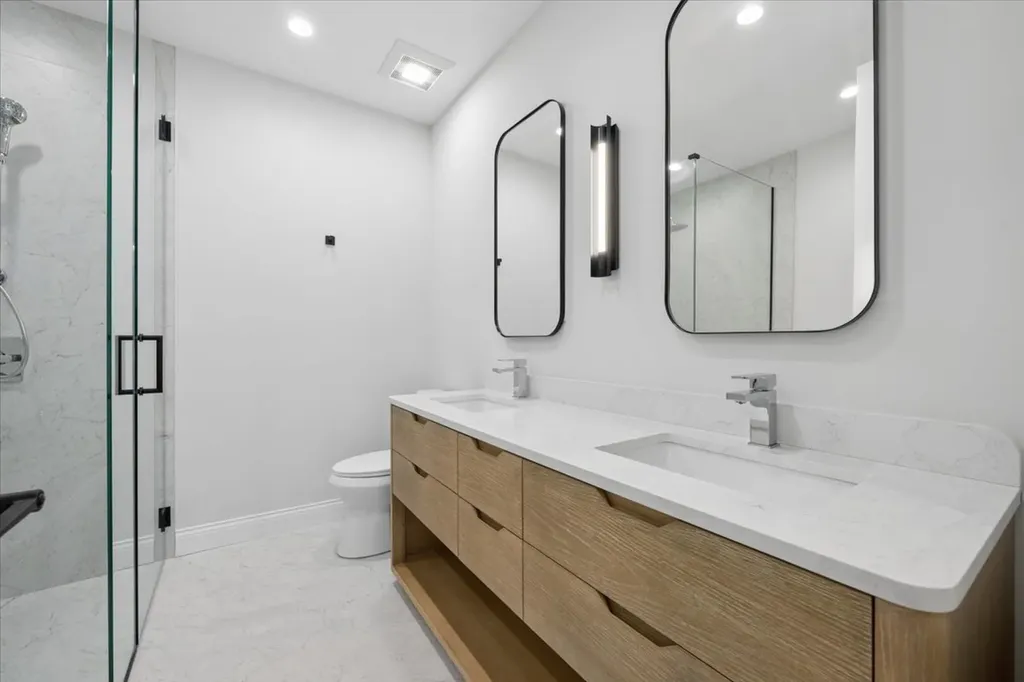 3739 North Clifton Avenue Chicago IL 60613