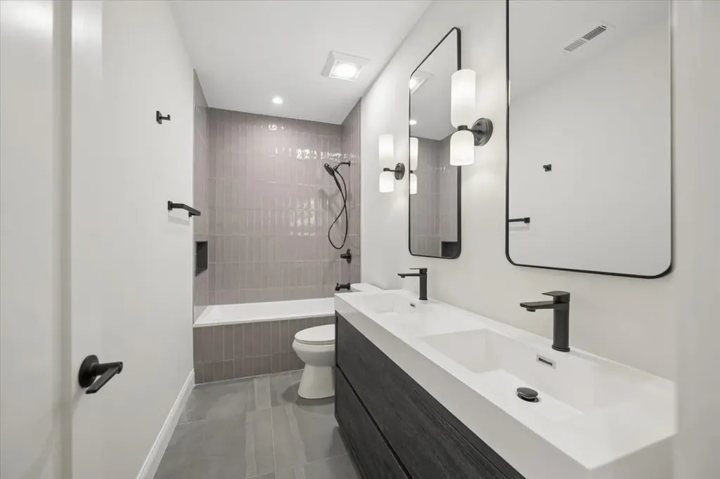 3739 North Clifton Avenue Chicago IL 60613