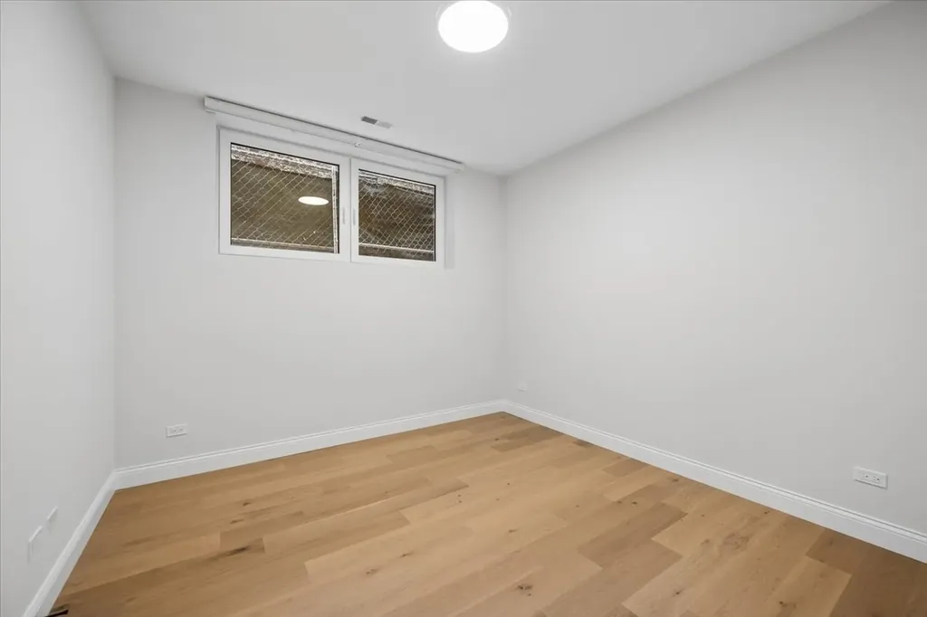 3739 North Clifton Avenue Chicago IL 60613