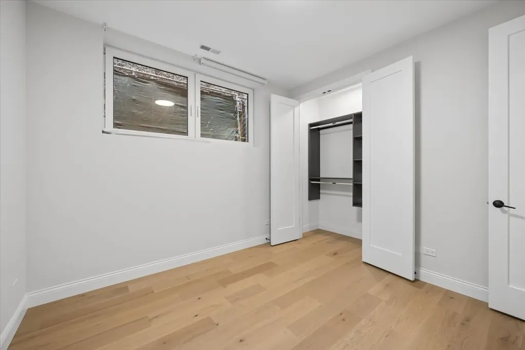 3739 North Clifton Avenue Chicago IL 60613