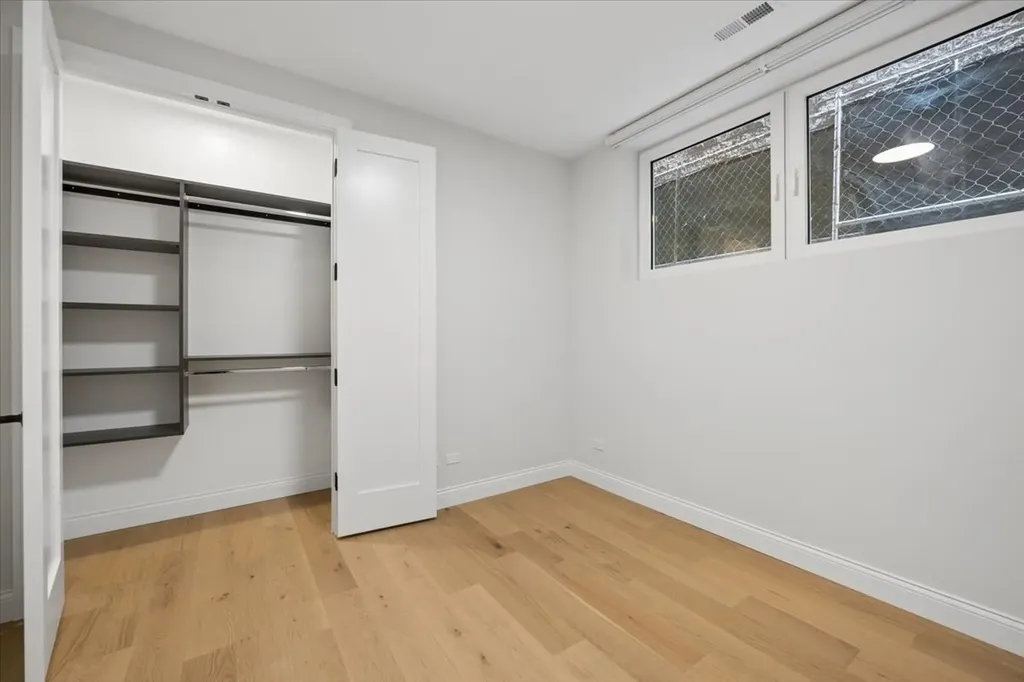3739 North Clifton Avenue Chicago IL 60613