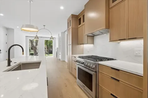 3739 North Clifton Avenue Chicago IL 60613