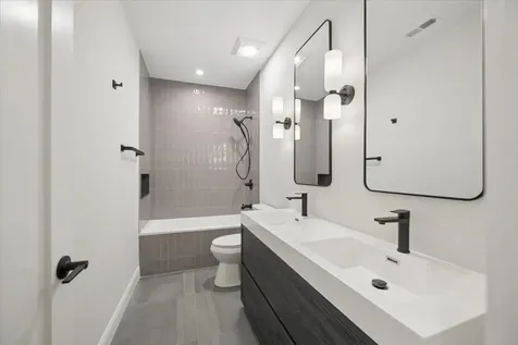 3739 North Clifton Avenue Chicago IL 60613