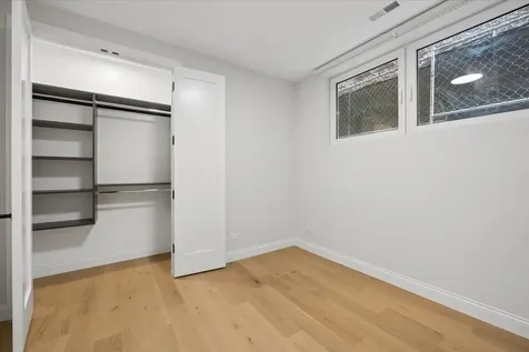 3739 North Clifton Avenue Chicago IL 60613
