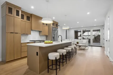 3739 North Clifton Avenue Chicago IL 60613
