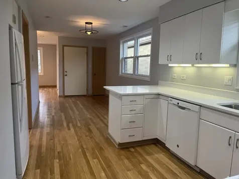 449 West 37th Street Chicago IL 60609