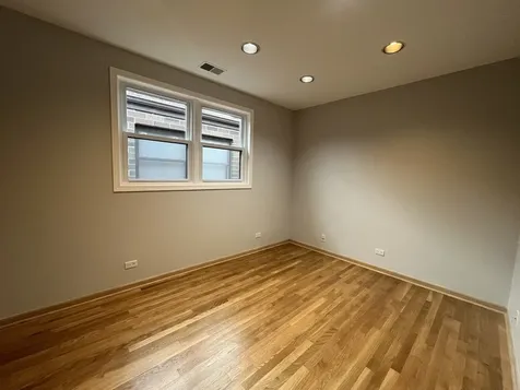 449 West 37th Street Chicago IL 60609