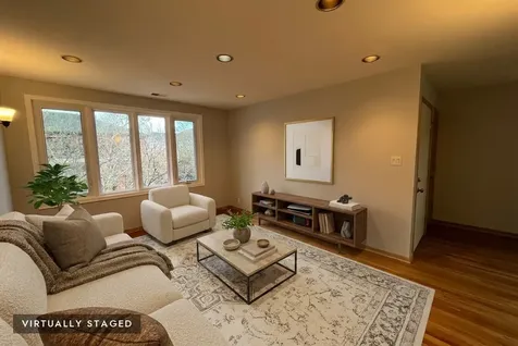 449 West 37th Street Chicago IL 60609
