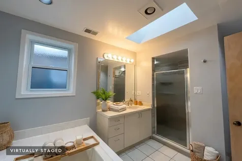 449 West 37th Street Chicago IL 60609