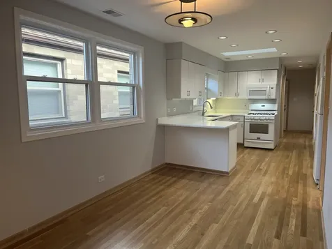 449 West 37th Street Chicago IL 60609