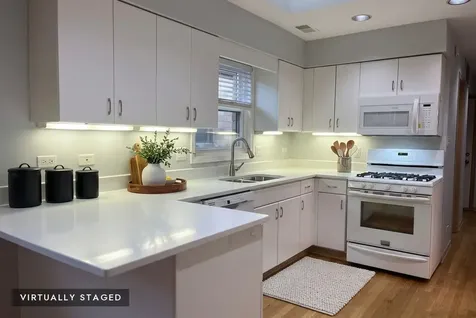 449 West 37th Street Chicago IL 60609