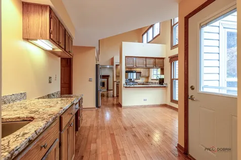 1551 Crowfoot Circle N Hoffman Estates IL 60169