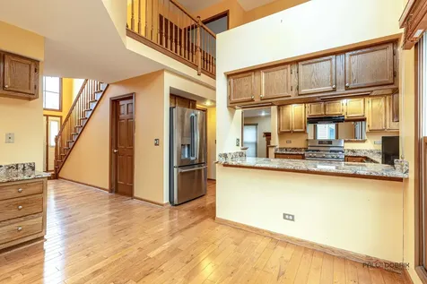 1551 Crowfoot Circle N Hoffman Estates IL 60169