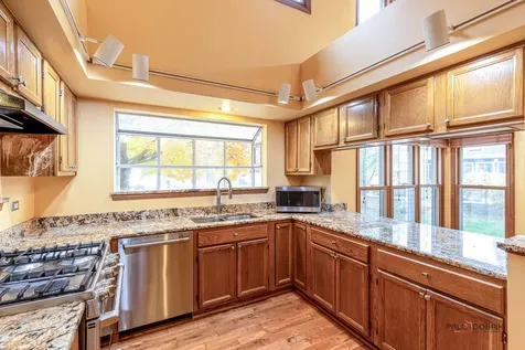 1551 Crowfoot Circle N Hoffman Estates IL 60169