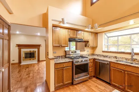 1551 Crowfoot Circle N Hoffman Estates IL 60169