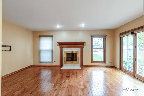 1551 Crowfoot Circle N Hoffman Estates IL 60169