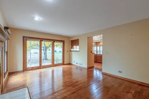 1551 Crowfoot Circle N Hoffman Estates IL 60169