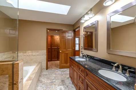 1551 Crowfoot Circle N Hoffman Estates IL 60169