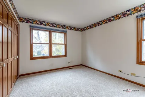 1551 Crowfoot Circle N Hoffman Estates IL 60169